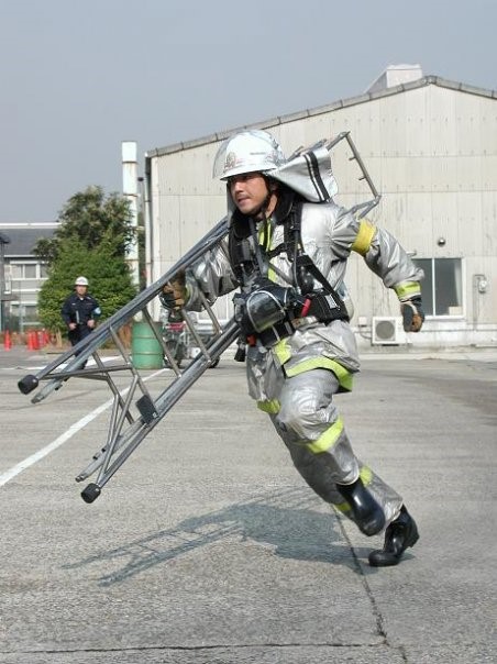 日本の防火服 世界の防火服 比較 | 生まれ変わっても消防士！