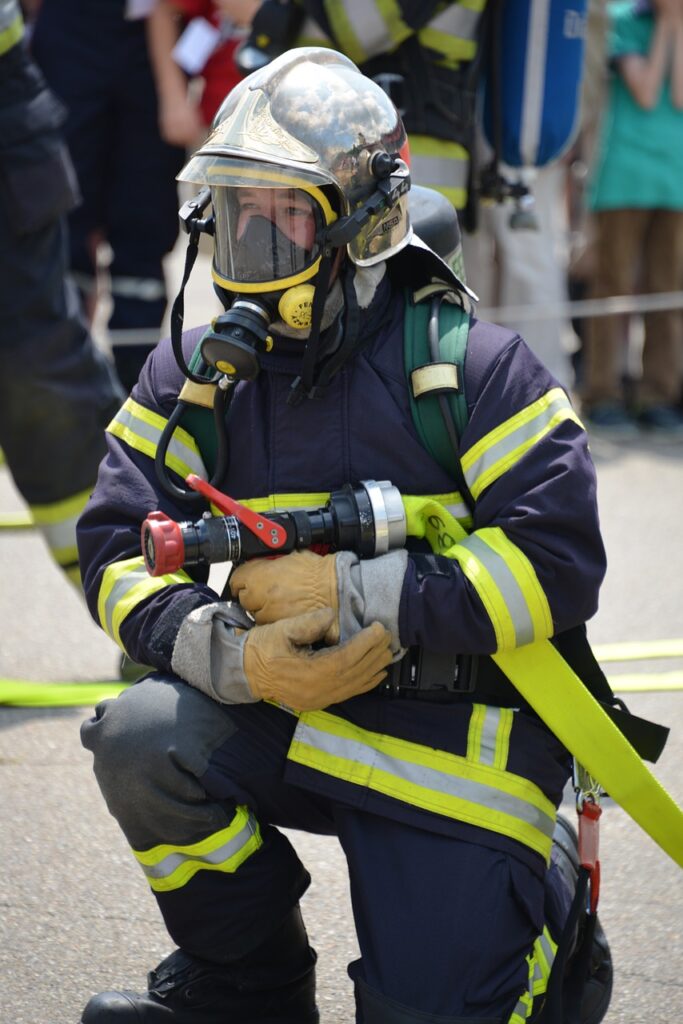 日本の防火服 世界の防火服 比較 | 生まれ変わっても消防士！